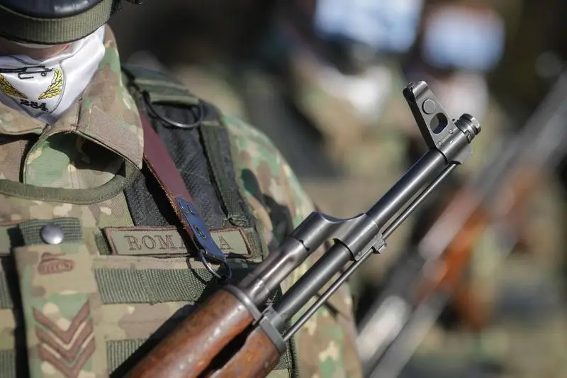 Din 2026, serviciul militar voluntar devine realitate! Tinerii vor putea face patru luni de armată și vor fi remunerați