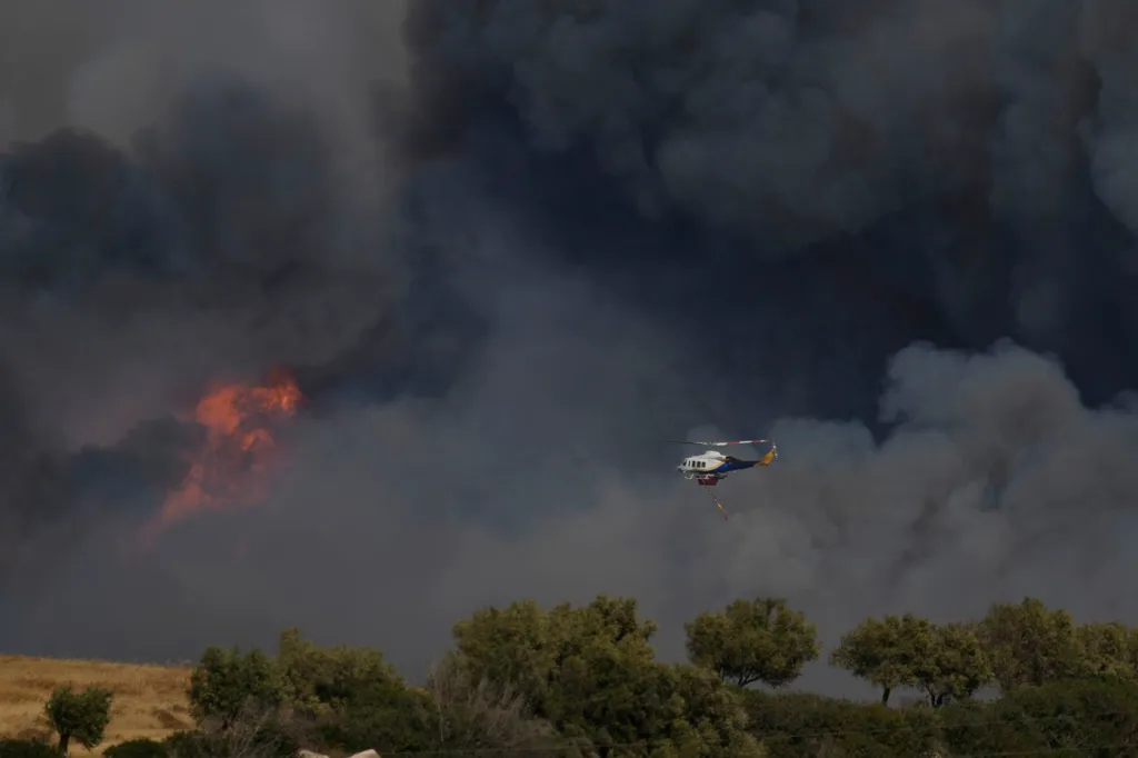 Grecia în stare de alertă! Incendiile devastatoare pun în pericol vieți și case