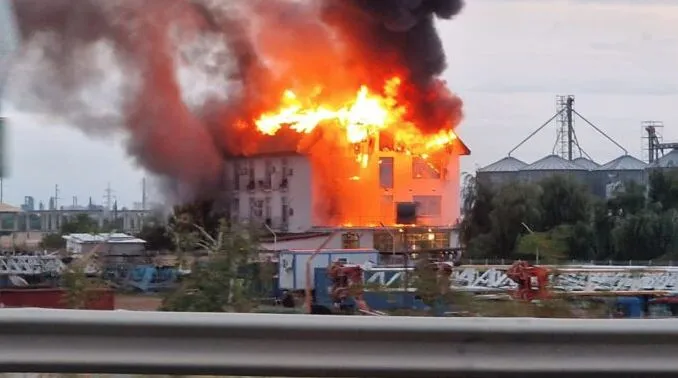 Incendiu mortal la un hotel din Prahova, închis de ISU pentru nereguli. Două tinere descoperite carbonizate – UPDATE