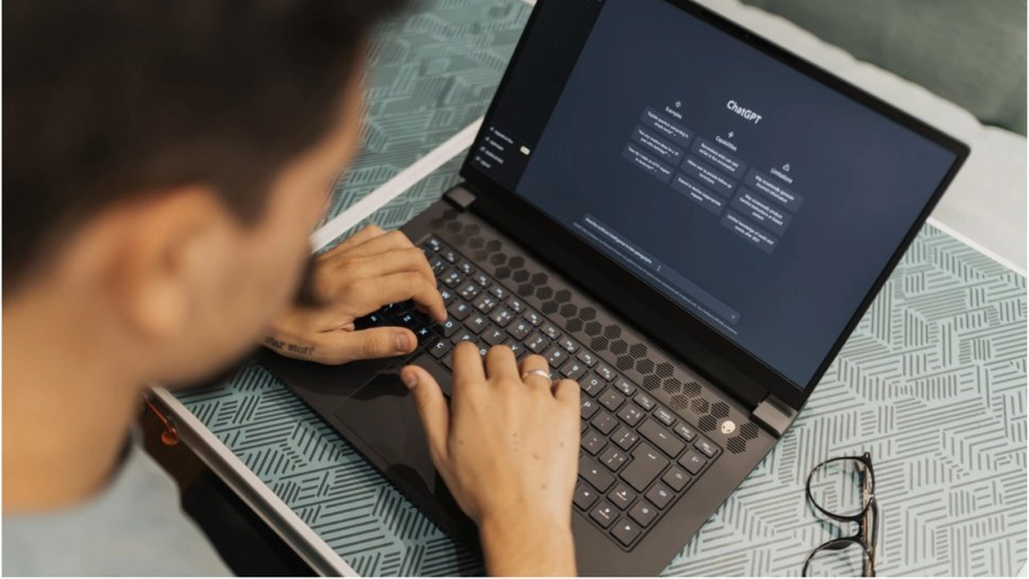Țara care lansează un program pilot cu ChatGPT Edu în mai multe licee. Un pas spre evoluția educației sau involuția (…)