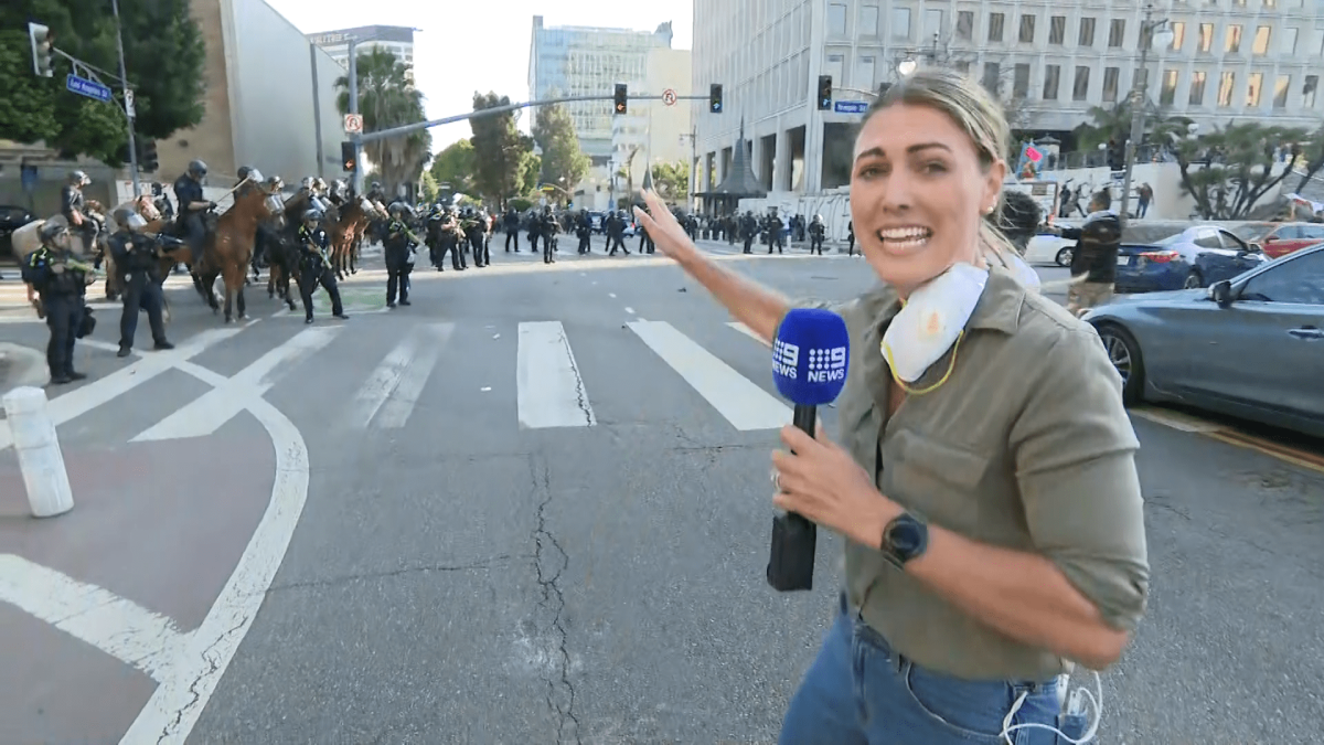Jurnalistă împușcată în direct la protestele din Los Angeles! Momentul a devenit viral: „Poliția trage în protestatari!”