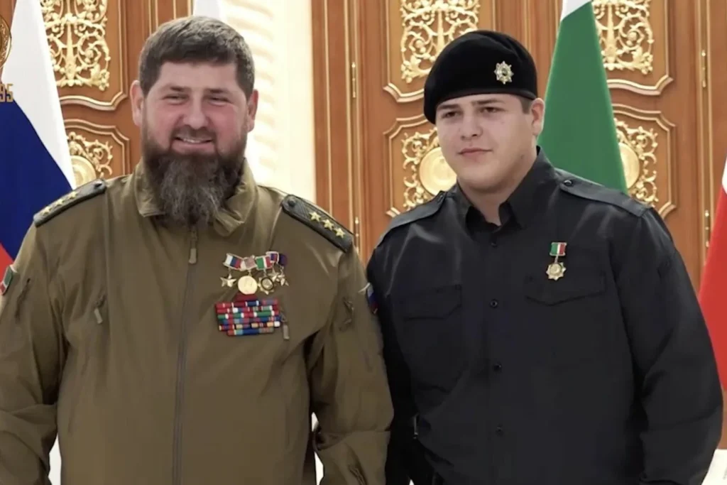 Fiul preferat al lui Ramzan Kadîrov, medaliat la un concurs la care nu a participat