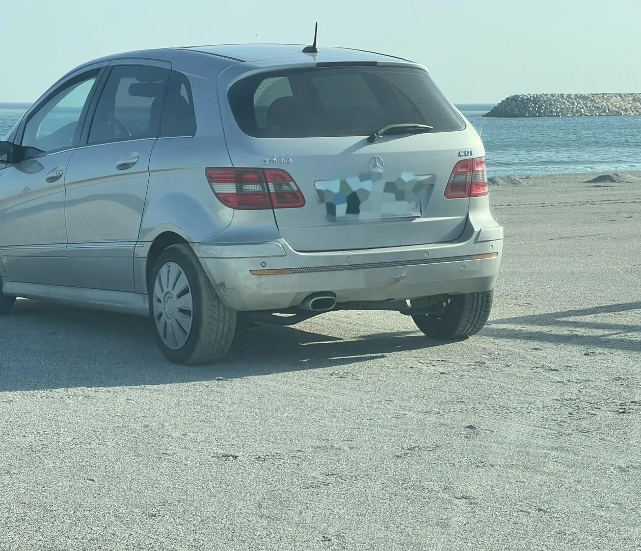 Beach drive, varianta românească: Cu oamenii legii pe urmele lui, un șofer fără permis, a luat-o la goană prin (…)
