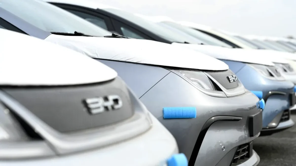 Mașinile electrice mai grele schimbă regulile! Ce vor putea conduce șoferii cu permisul categoria B