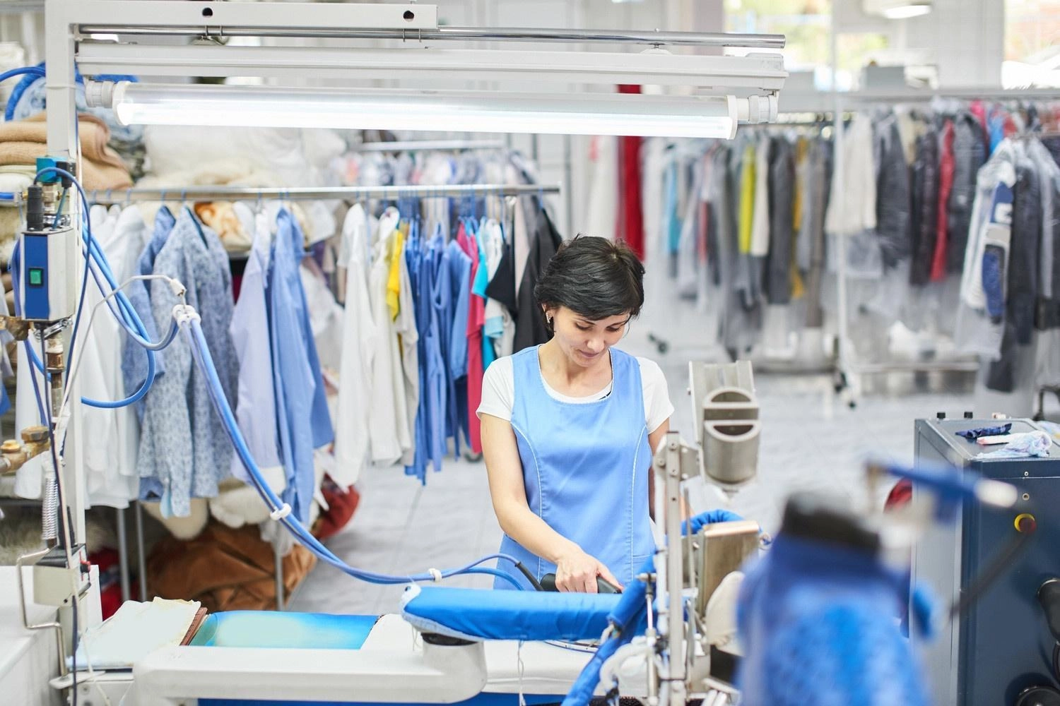 Îți duci hainele la curățătorie? Mai gândește-te! O substanță folosită des la scoaterea petelor triplează riscul de (…)