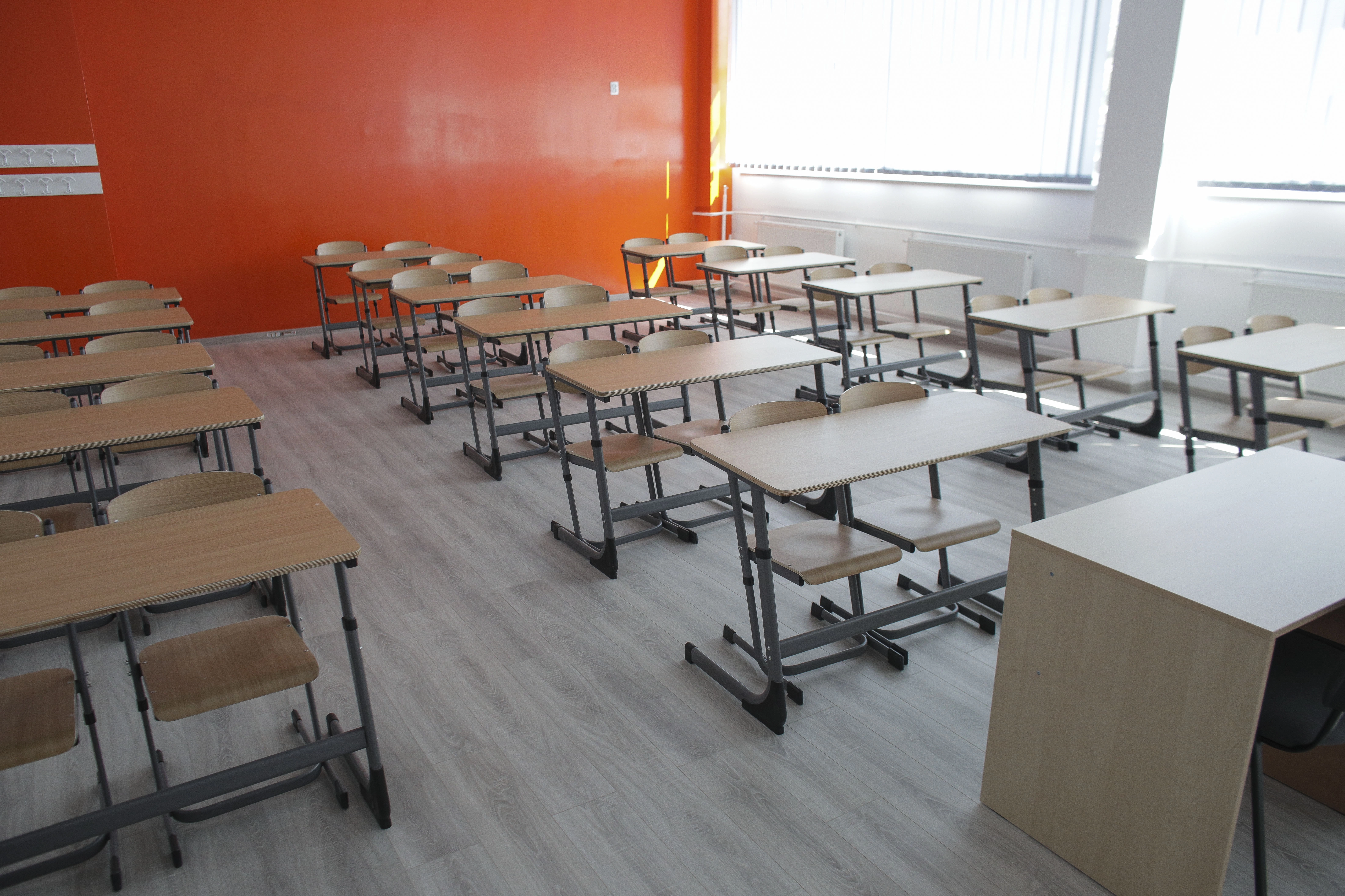 Students and staff of Dimitrie Bolintineanu High School safely evacuated