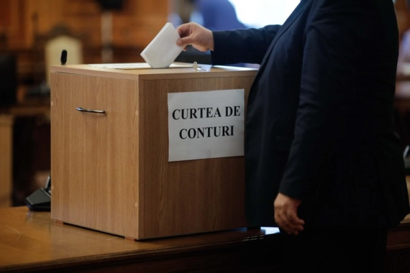 DOCUMENT Sfidare totală din partea Curții de Conturi: În plină austeritate și-au crescut salariile cu 40%