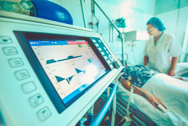 Ministrul Sănătății, declarații tranșante: de ce nu au ce căuta bijuteriile și unghiile false în Terapie Intensivă