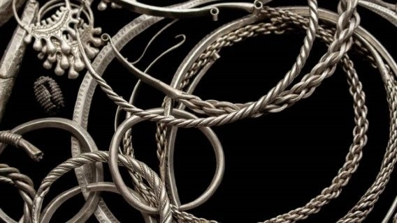 Preţul argintului a atins maxime istorice în 2025. Analiștii explică de ce potențialul acestui metal este în (…)