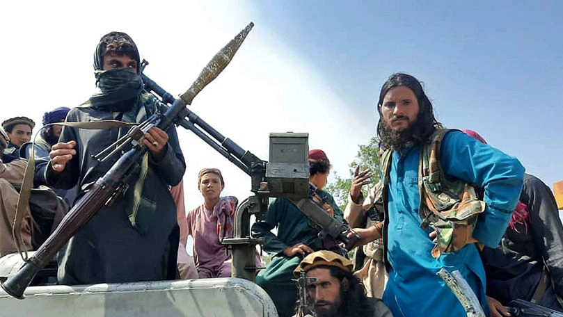 Zeci de morți în luptele de la granița pakistanezo-afgană - Cele mai grave ciocniri de la revenirea talibanilor la (…)