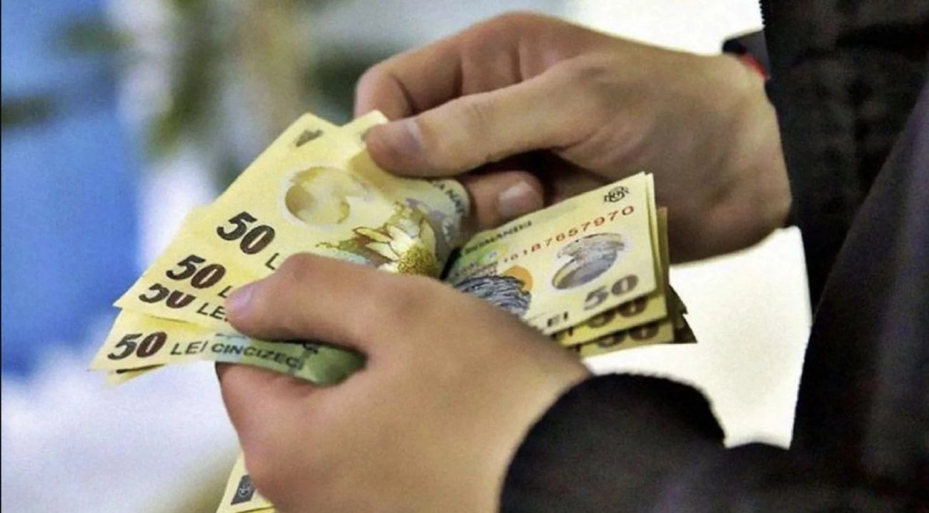 Săptămână decisivă pentru salariul minim: Guvernul Bolojan decide dacă îl îngheață sau îl majorează / PSD (…)