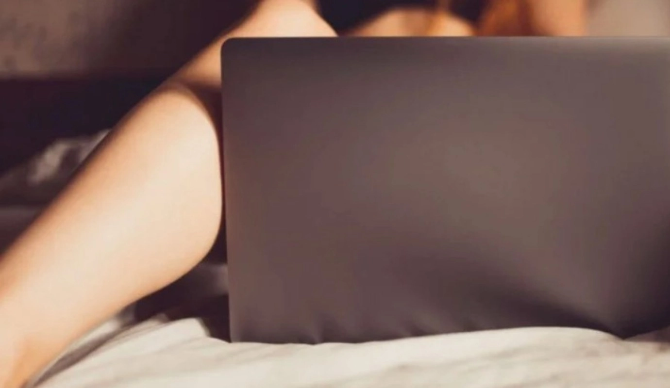 Scandal sexual în Educație: 'Doamna de biologie', vedetă pe un site de videochat