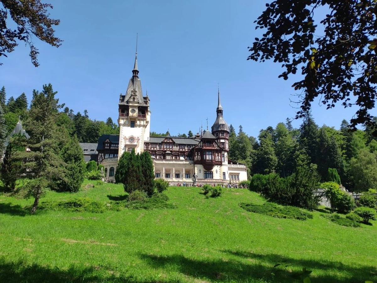 Pelisor Castle ceremony to mark 160th anniversary of King Ferdinand I and 150th of Queen Marie