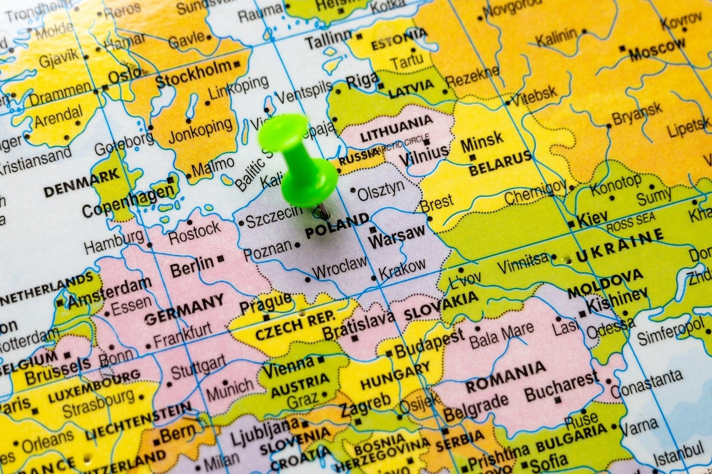 Polonia expulzează un ucrainean după ce o dronă a survolat clădiri guvernamentale din Varşovia