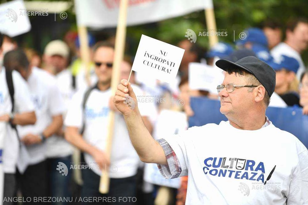 'Cultura nu este un lux, ci pilonul identităţii naţionale' - Federaţia CulturMedia solicită Guvernului intervenţia (…)