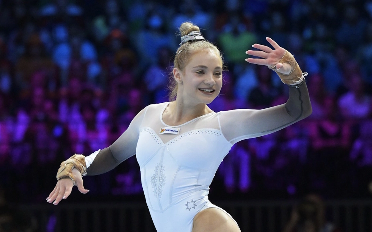 Artistic gymnastics: Sabrina Maneca Voinea wins the gold medal at the World Cup in Paris