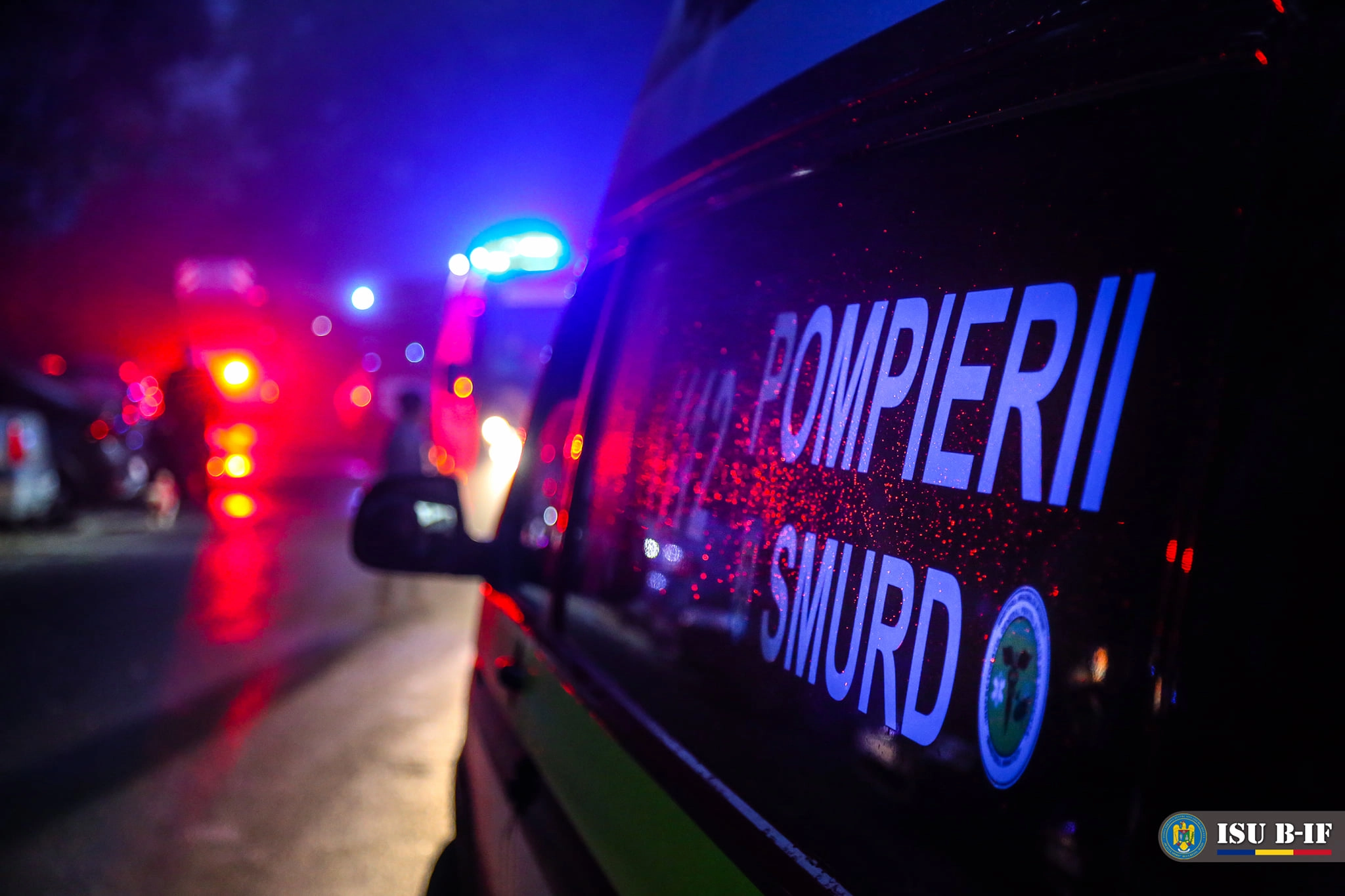 Depășire periculoasă pe carosabilul ud: Patru tineri răniți după ce mașina a derapat și a ajuns în șanț