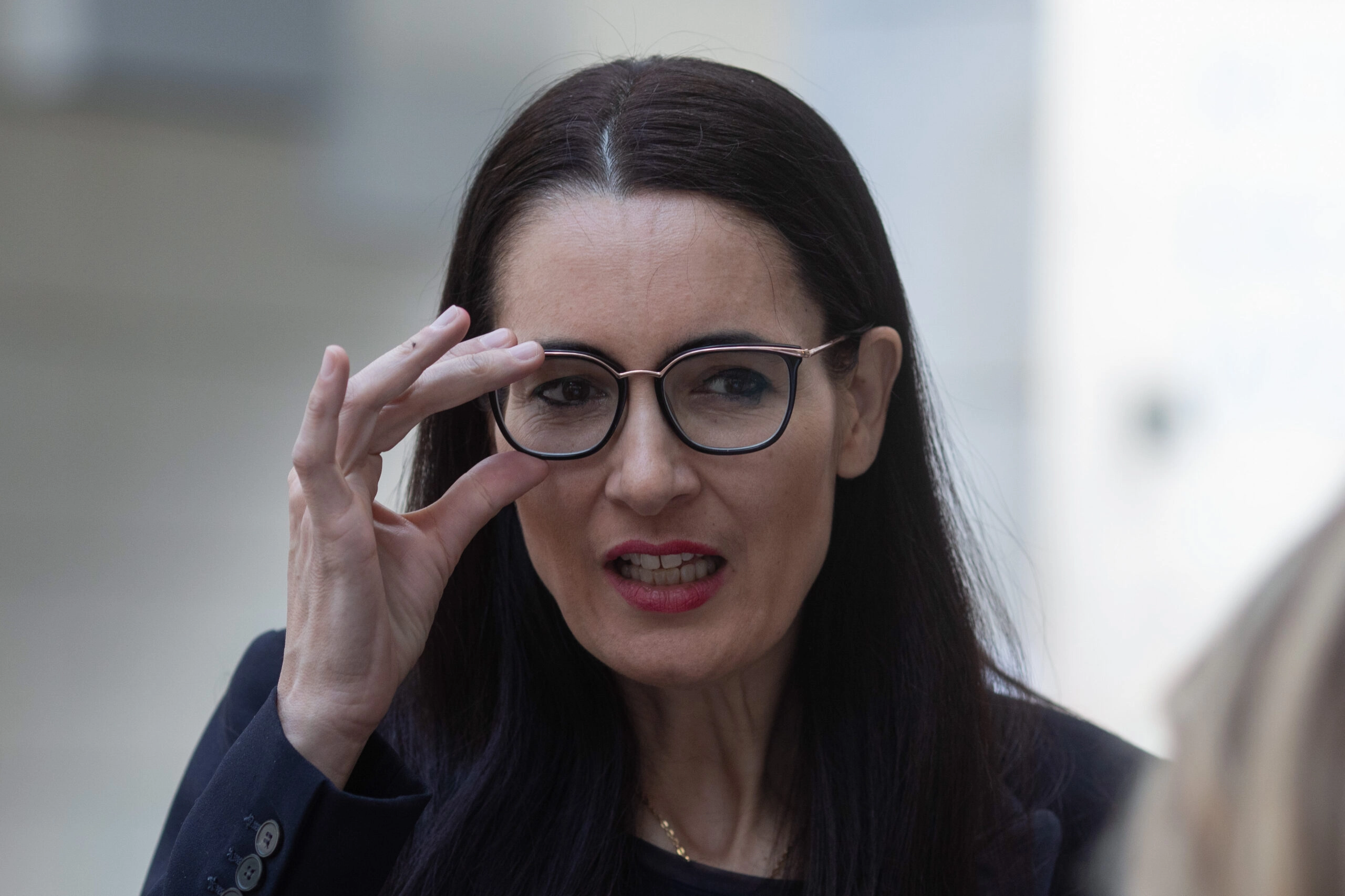 Războiul continuă: Clotilde Armand acuză 'furt cu acte în regulă' la primăria condusă de George Tuță. Plăți către (…)