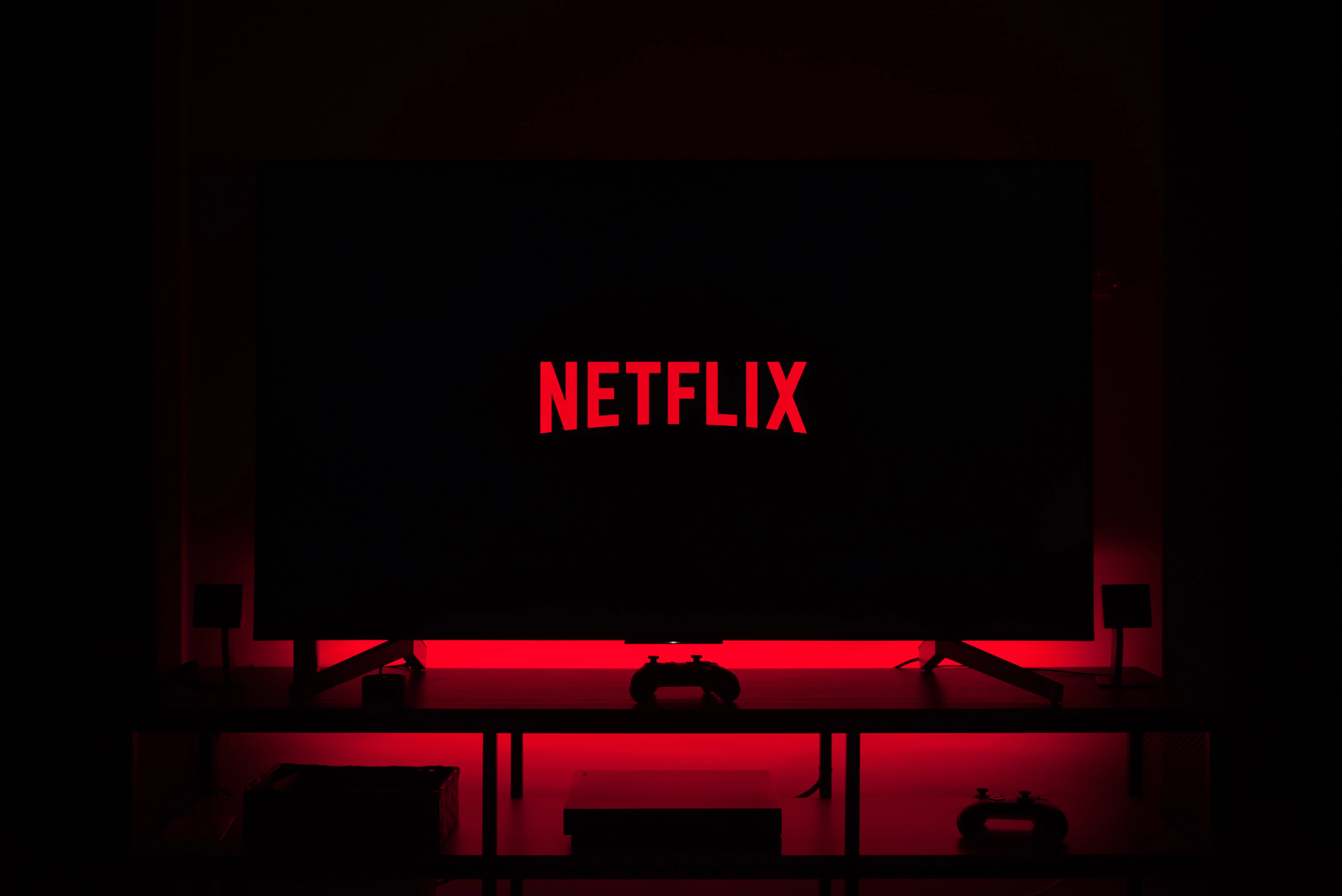 Netflix pregătește cel mai scump serial din istorie. Pelicula apare pe ecrane de sărbători