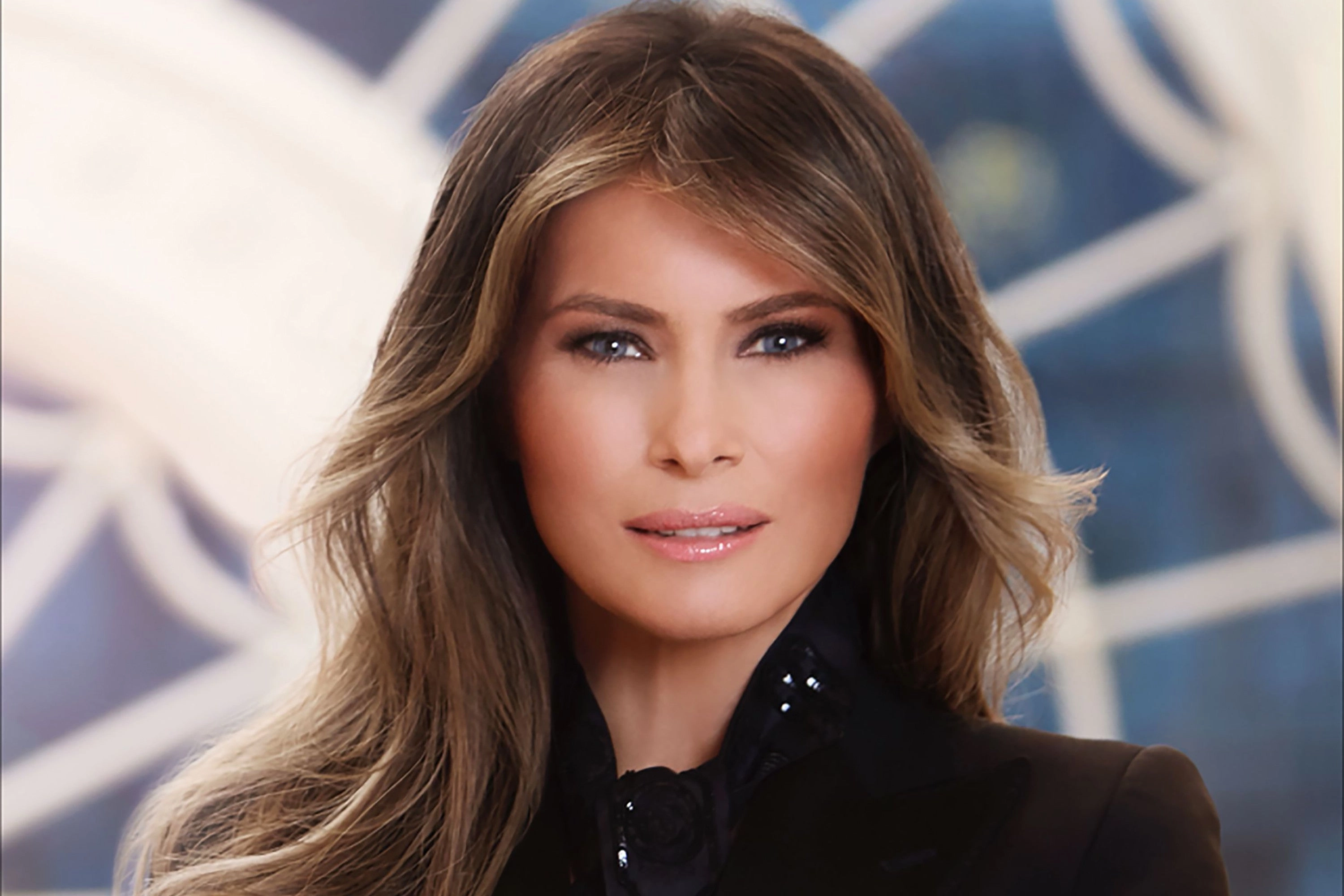VIDEO FOTO Apariție îndrazneață a Melaniei Trump la cina Casei Regale britanice – ținuta care a atras toate privirile