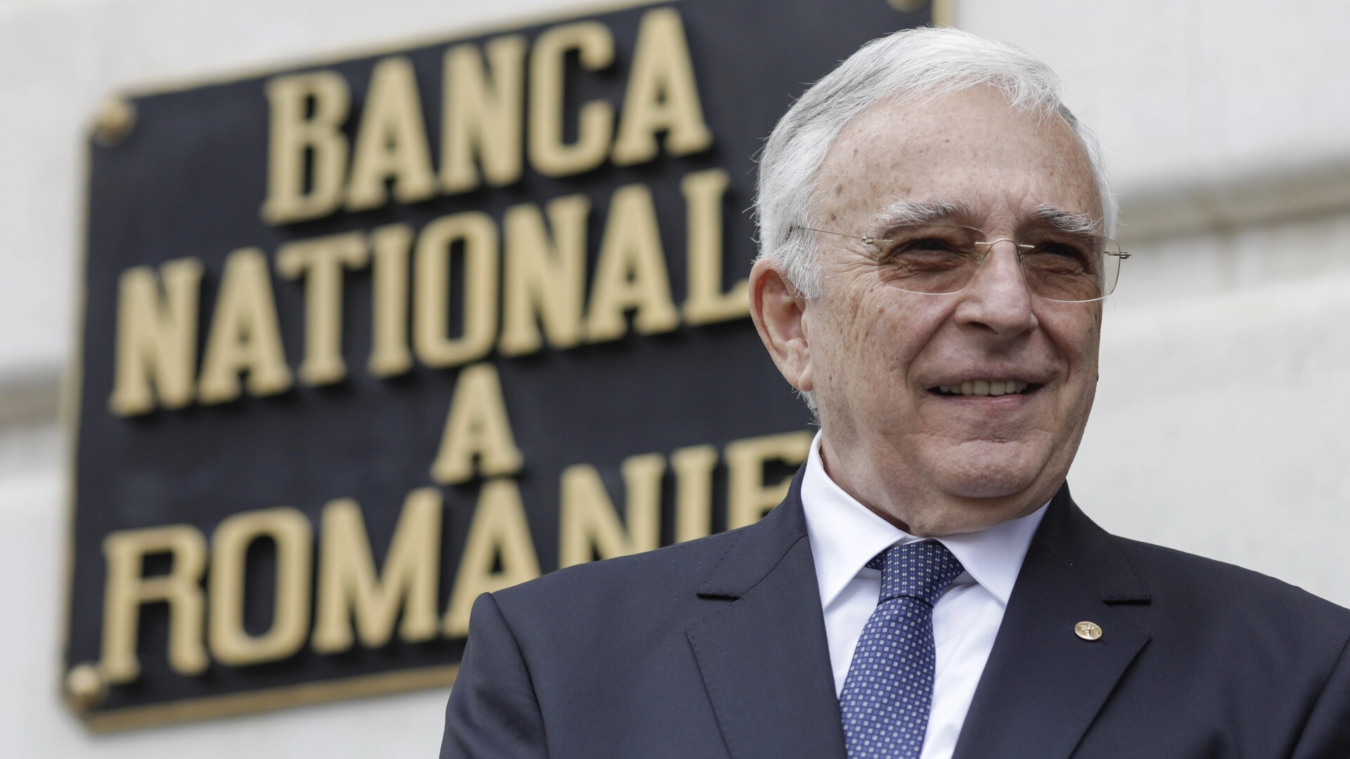 VIDEO Părerea guvernatorului BNR despre o posibilă majorare a salariului minim