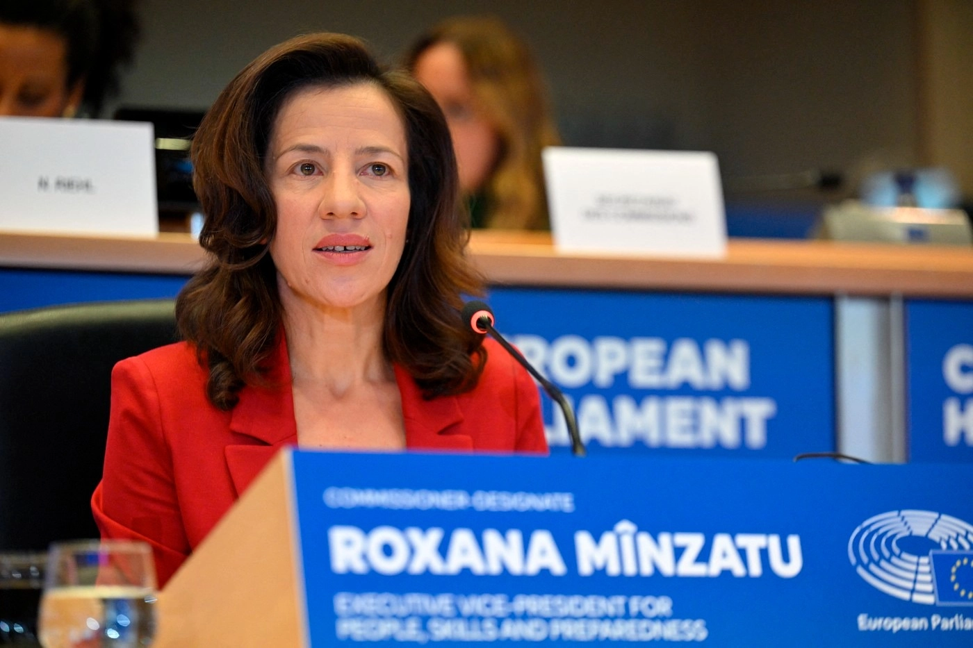 Suntem peste media UE la risc de sărăcie. Roxana Mînzatu: Și educaţia continuă să ridice probleme