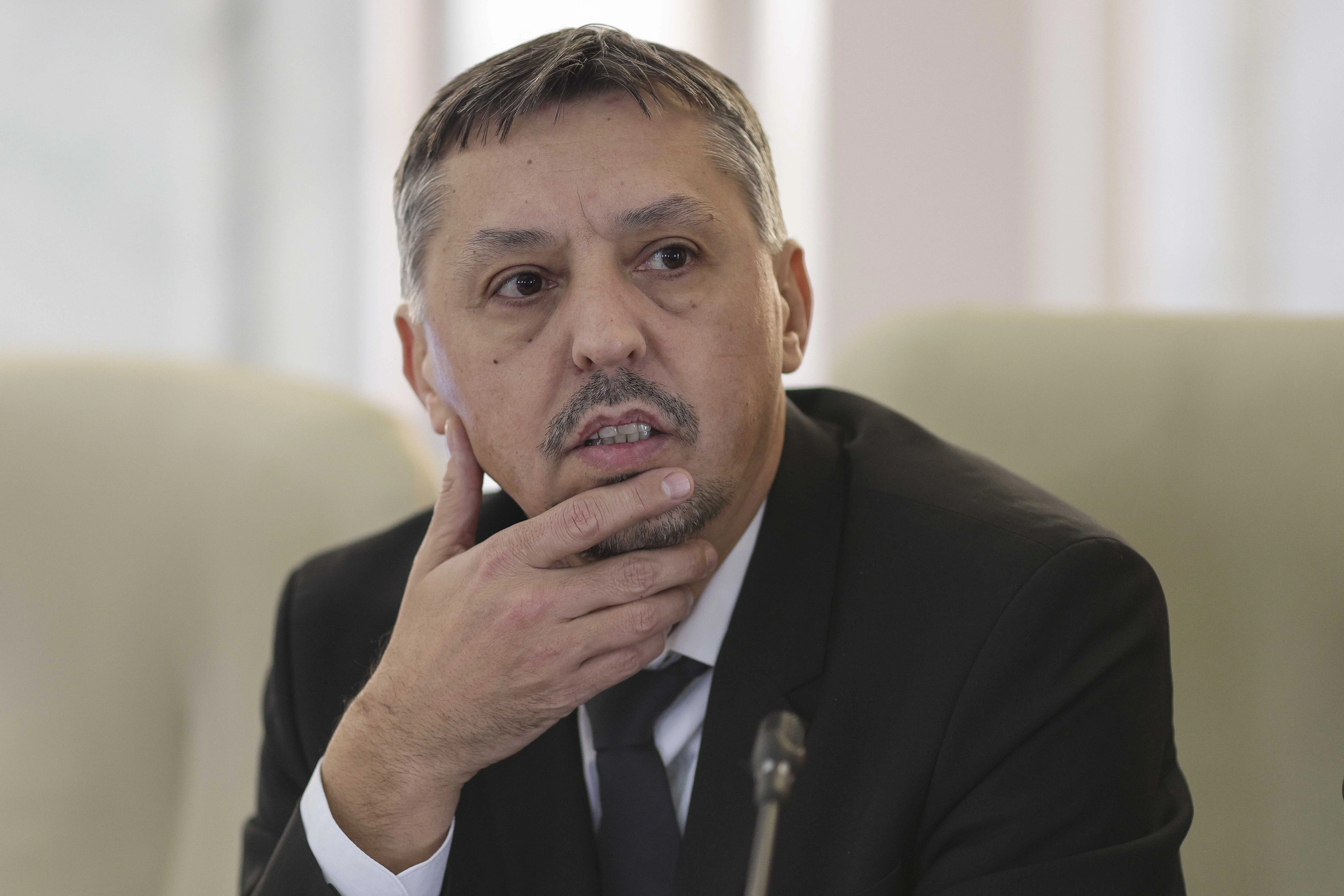 Scandalul închiderii liceelor cu predare în limba română din Ucraina: Ministrul Daniel David se opune deciziei și (…)