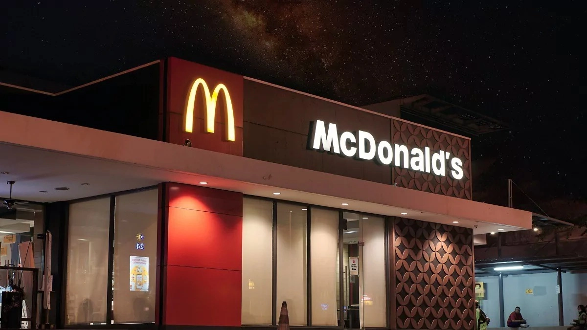 Vânzările McDonald’s cresc, dar directorul general avertizează că clienţii cu venituri mici din SUA vor cheltui mai (…)