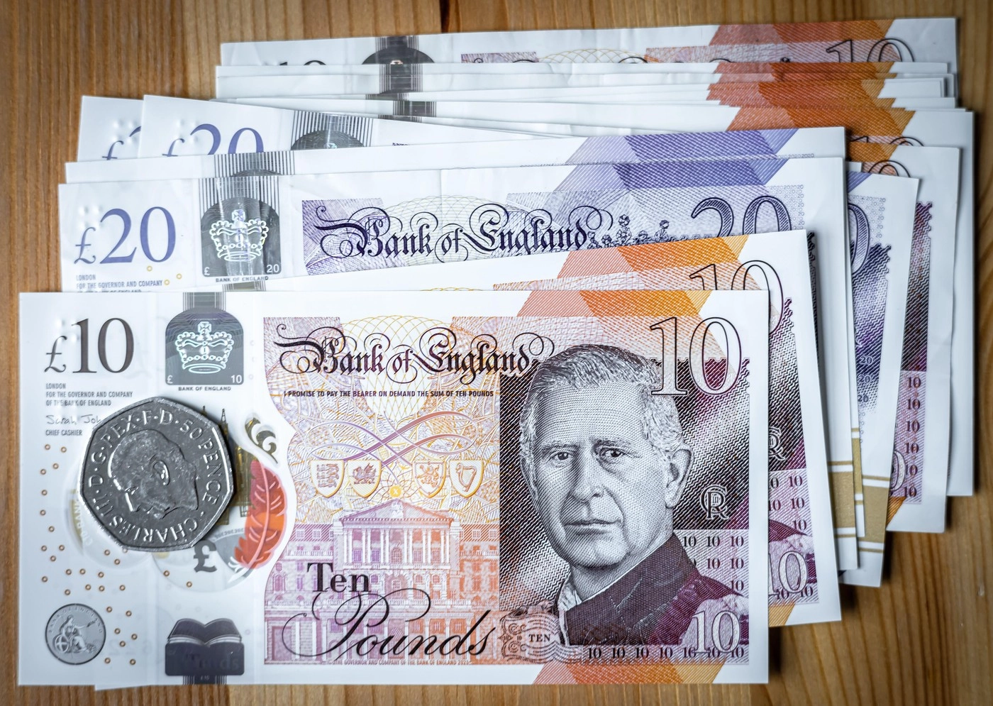 Mișcare strategică în mass-media: Daily Mail cumpără The Telegraph pentru 500 de milioane de lire sterline