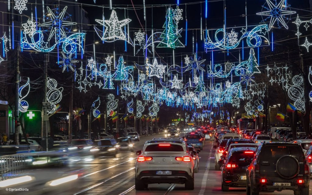 Bucureștiul intră în atmosfera de Crăciun - Două târguri se pregătesc pentru a da startul sărbătorilor de iarnă