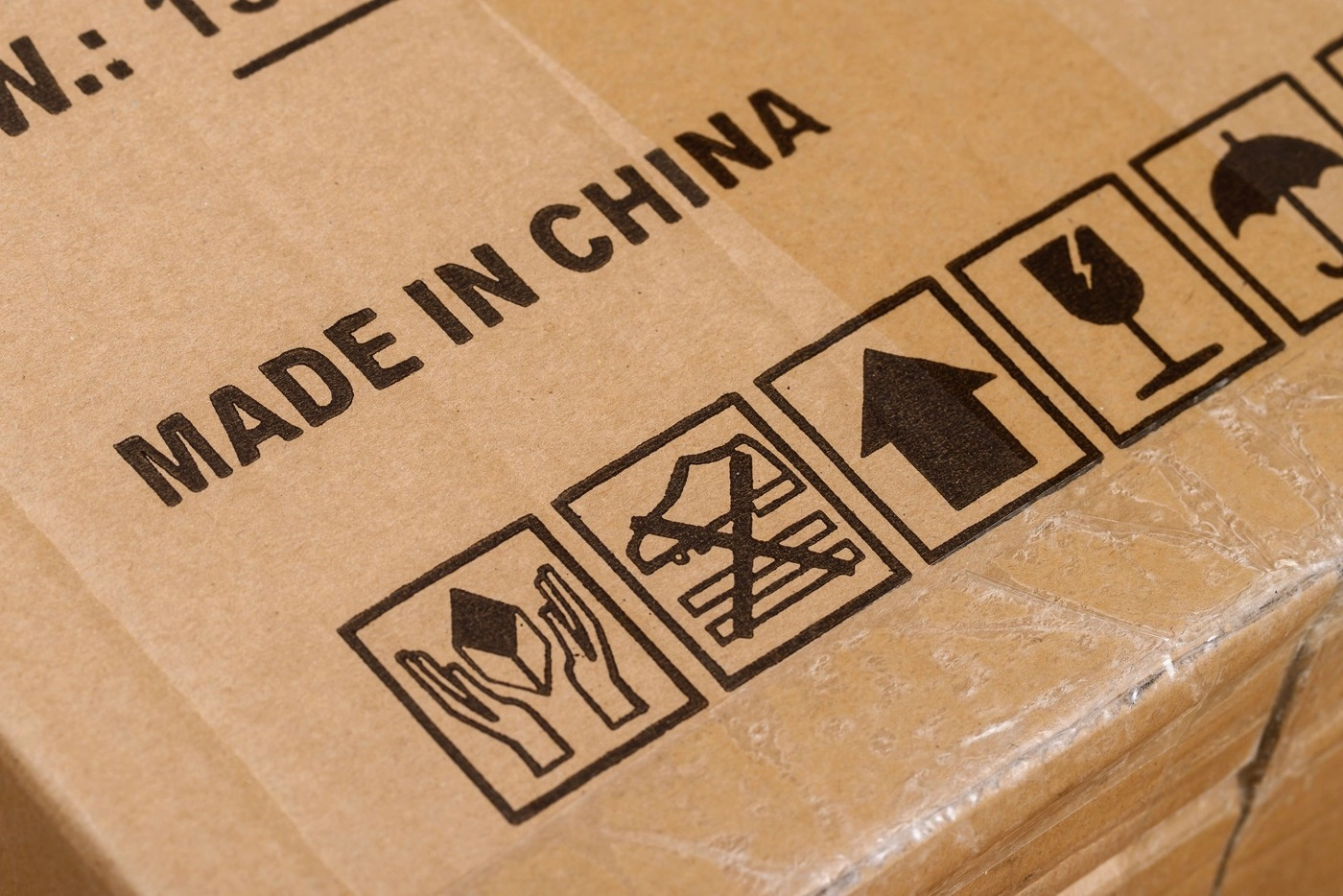 Produsele chinezești sufocă Europa. Lovită de taxele lui Trump, China își redirecționează marfa vândută la prețuri (…)