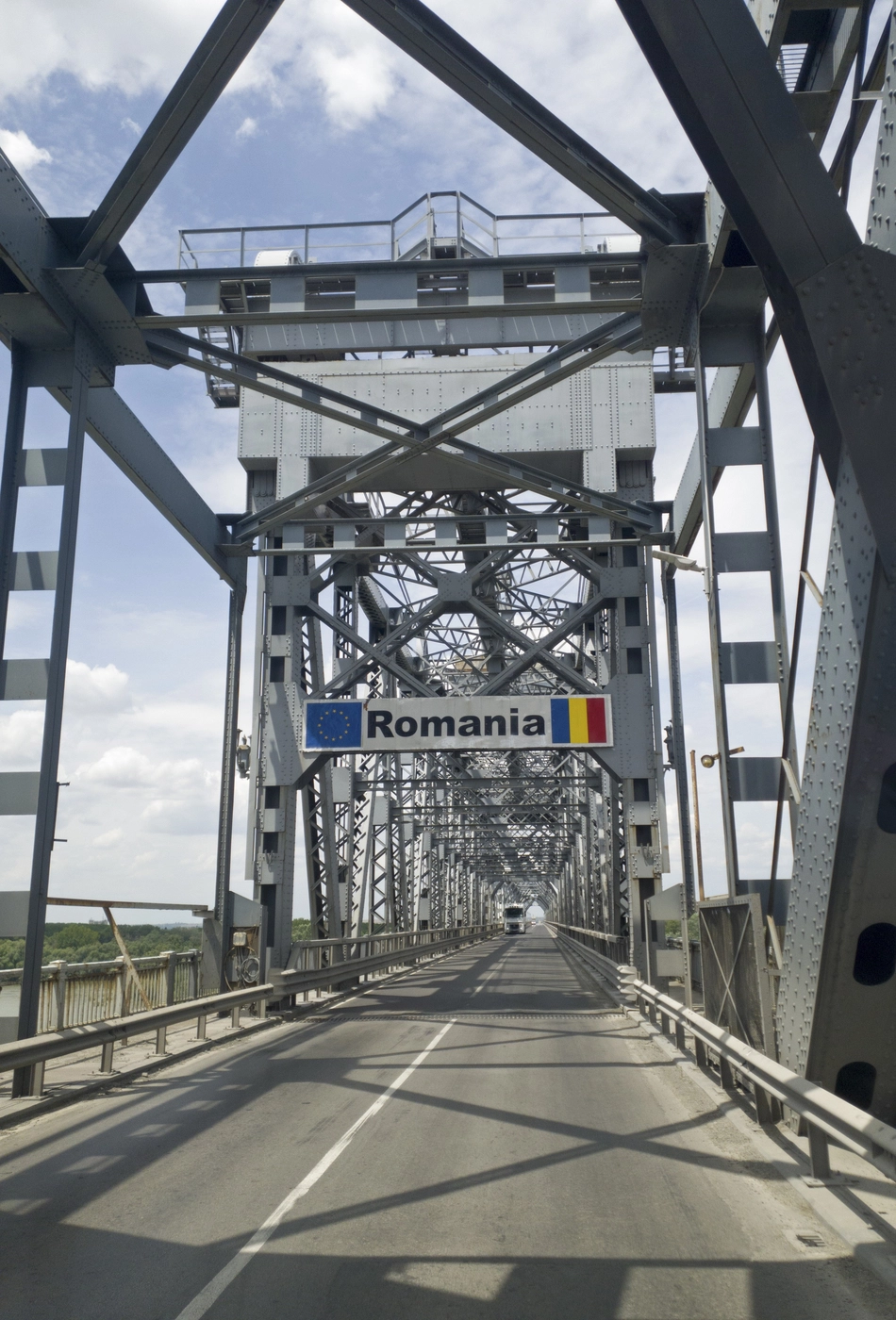 Bulgarian authorities announced Giurgiu-Ruse Friendship Bridge is to be closed on 4 and 5 November