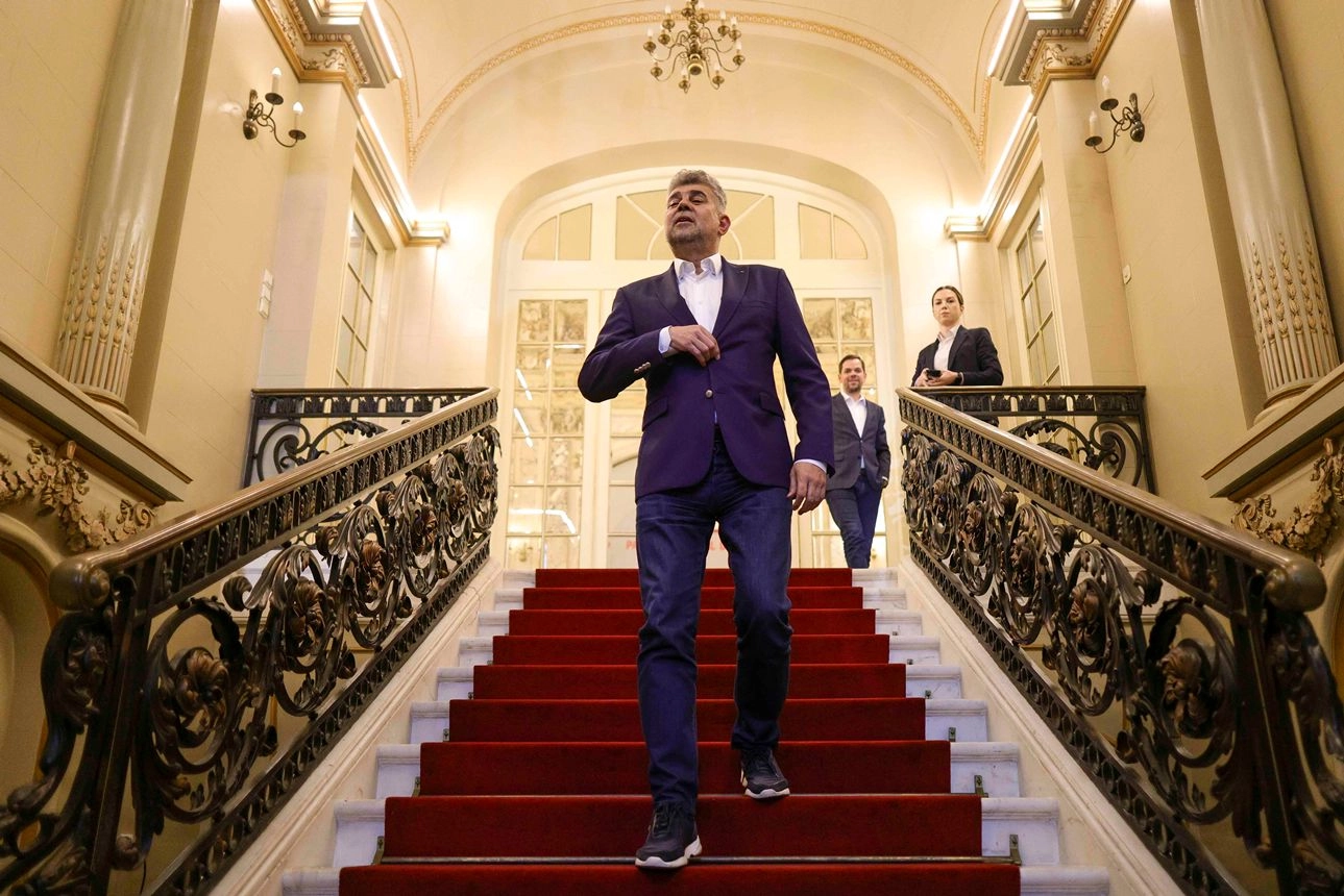 VIDEO Marcel Ciolacu îl mitraliază pe Ilie Bolojan: Este o prostie! A vrut să creeze o aură de Sfântul Gheorghe care (…)