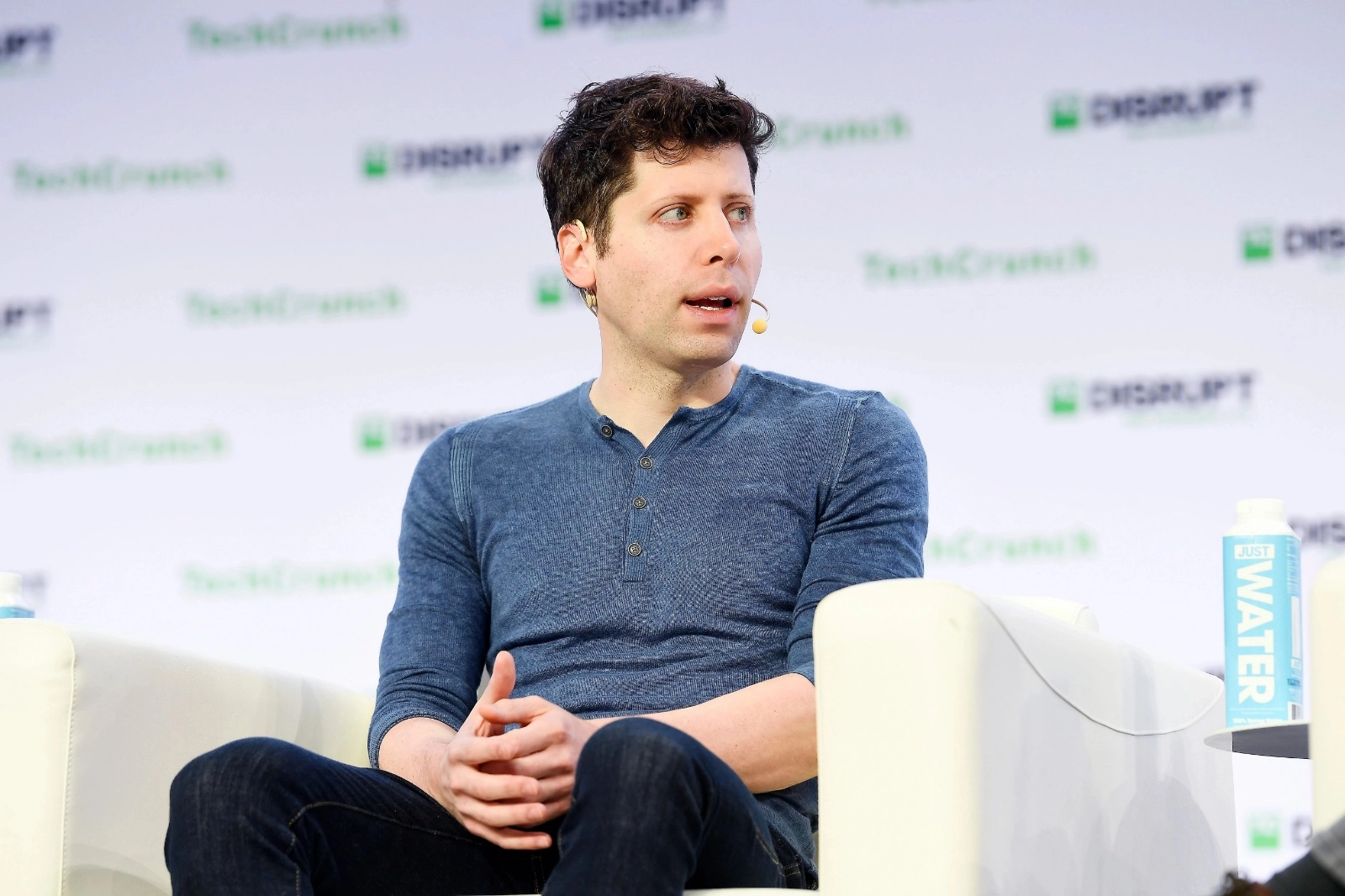 Sam Altman: OpenAI va obţine venituri anuale de peste 20 de miliarde de dolari în 2025 şi vizează ”sute de miliarde” (…)