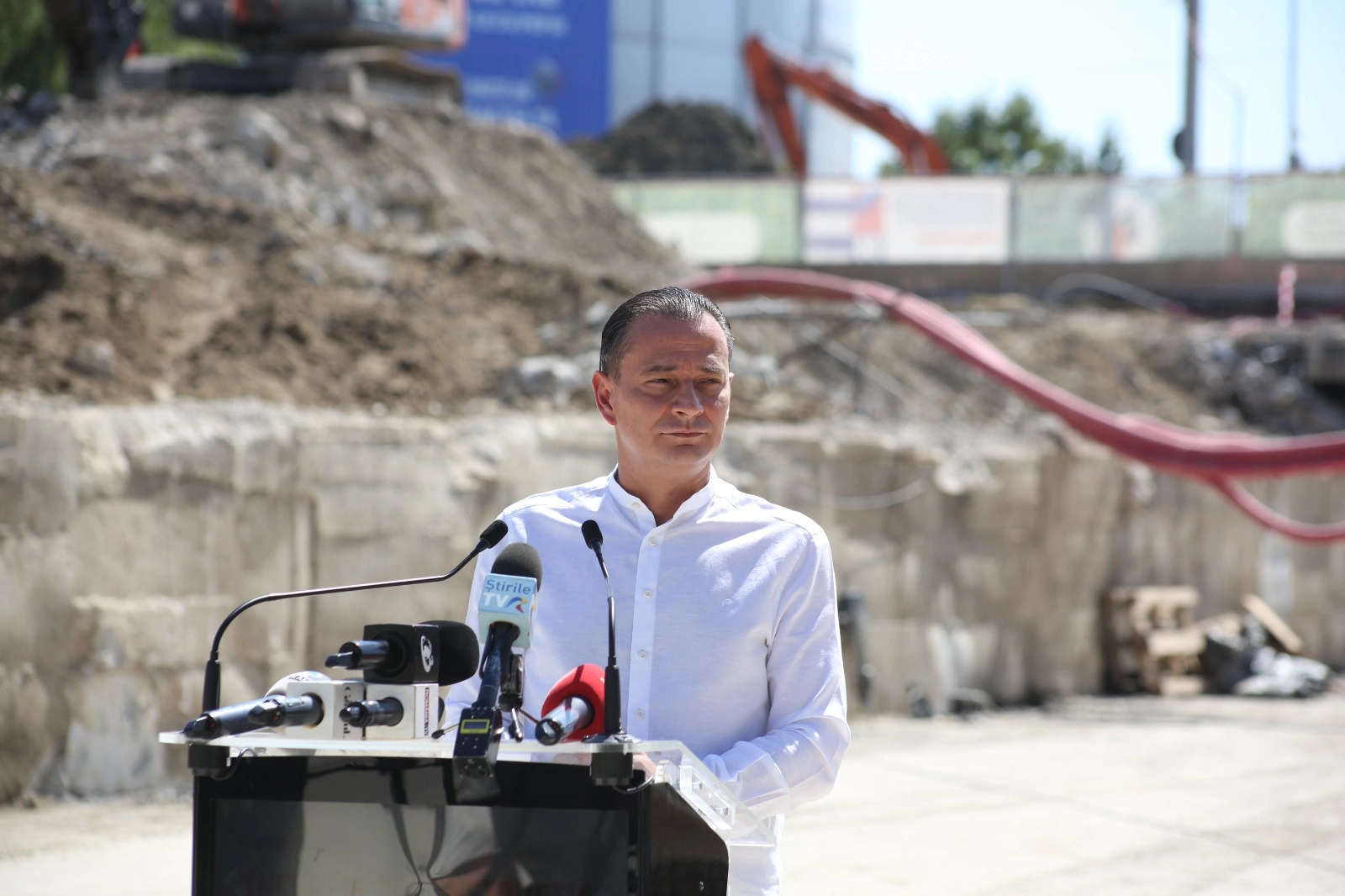 VIDEO Candidatul PSD Daniel Băluță le arată bucureștenilor stadiul Pasajului Apărătorii Patriei: 'Va fi gata în (…)