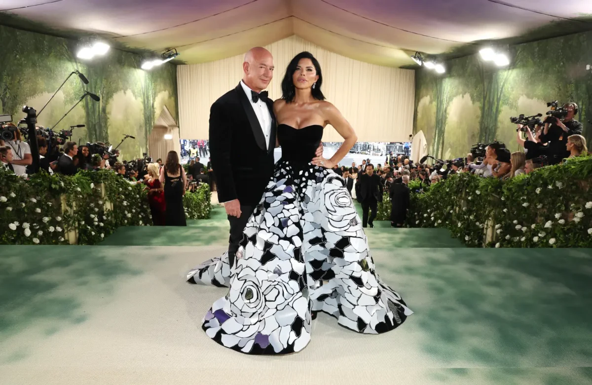 Turiști umiliți într-un hotel de lux! Bezos și logodnica sa au dat afară toți oaspeții: „Era haos total”