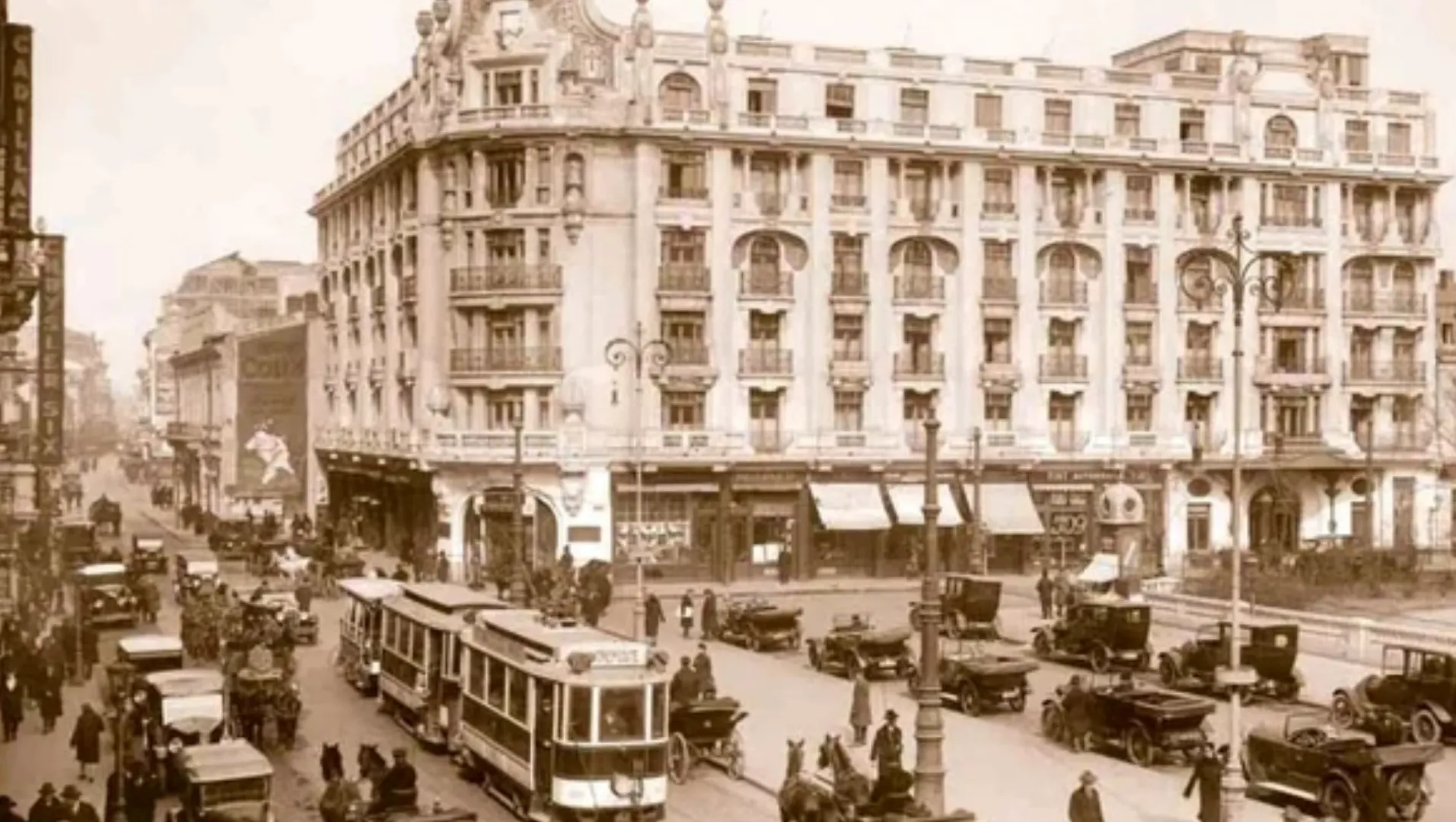 Ce mâncăruri stradale făceau furori, în România, înainte de apariția burgerilor și a șaormei