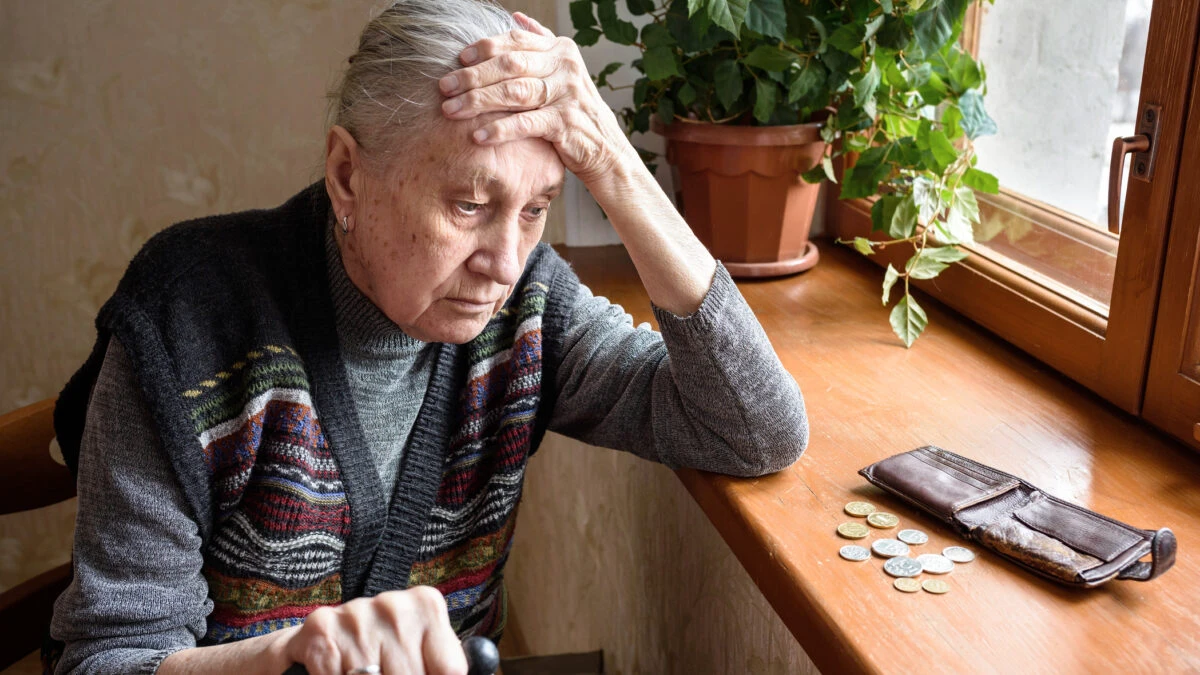 Pensionarii trebuie să păstreze aceste documente esențiale! Riscă pensii mai mici dacă le pierd sau le aruncă