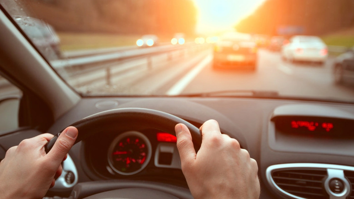 Românii pot obține permisul de conducere de la 17 ani. Noi reguli pentru șoferii începători