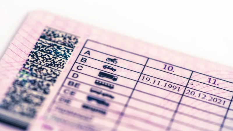 Șoferii din România, vizați de noile reguli europene: permis digital și restricții pentru începători
