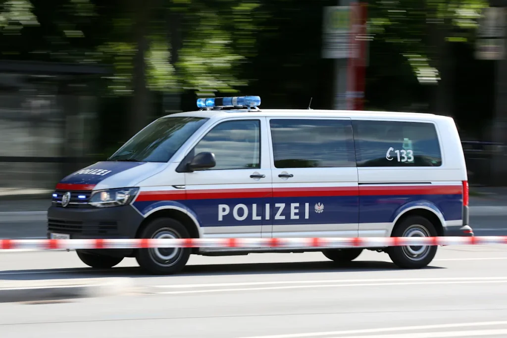 Familie de români din Austria, acuzată că a furat șase mașini din Norvegia
