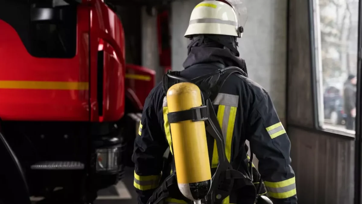 Incendiu cumplit în București! Zeci de persoane au fost evacuate!