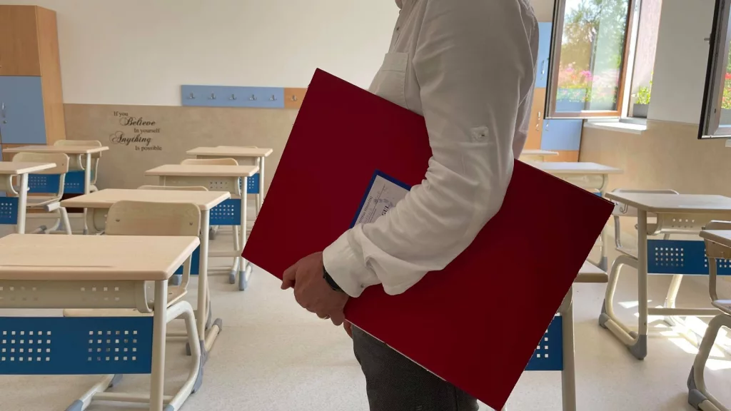 Guvernul va propune creșterea normei didactice cu două ore în învățământul preuniversitar și universitar