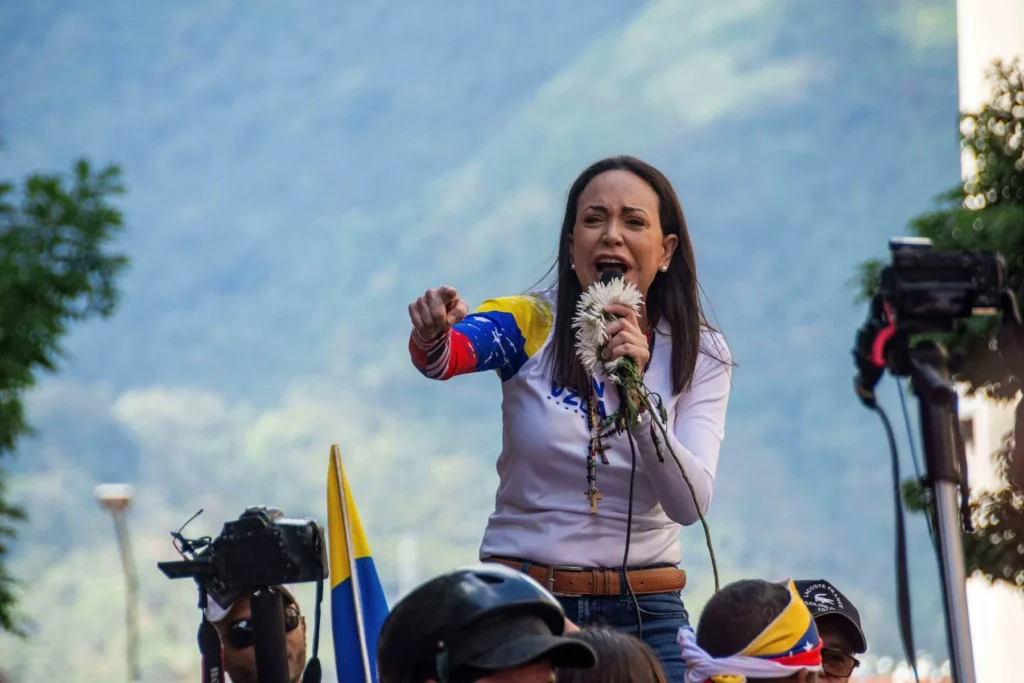 Laureata Premiului Nobel pentru Pace dedică premiul poporului Venezuelei şi preşedintelui Trump pentru sprijinul său (…)