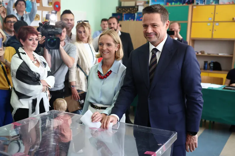 Prezență mare la vot la alegerile cruciale din Polonia