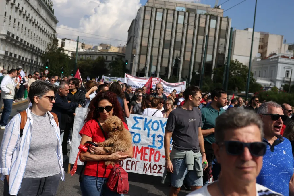 Grecia, din nou în stradă. Angajații protestează împotriva unei legi care schimbă regulile muncii