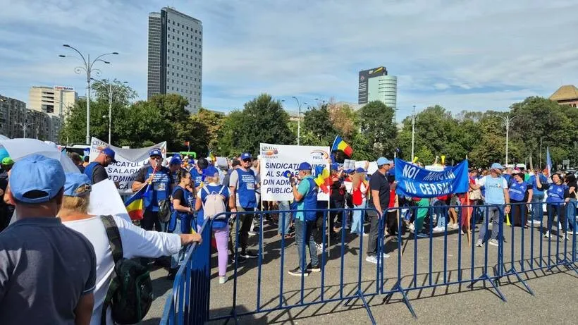 VIDEO Protest de amploare în Piața Victoriei - Sindicaliștii din administrația publică îți strigă nemulțumirile: (…)