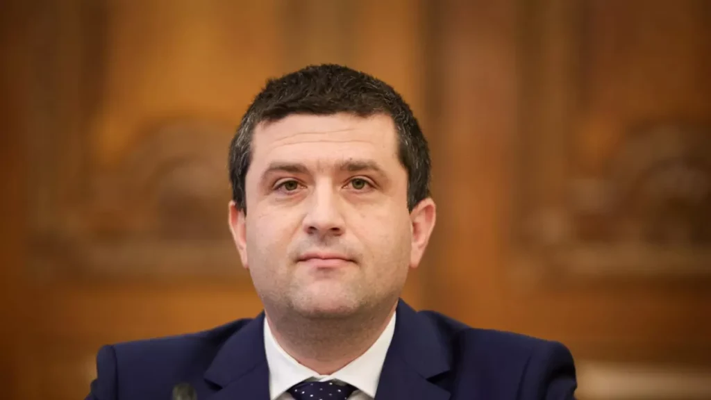 Ministrul Economiei a demis conducerea Salrom după ce a aflat că a făcut petrecere de peste 12.000 de euro din (…)