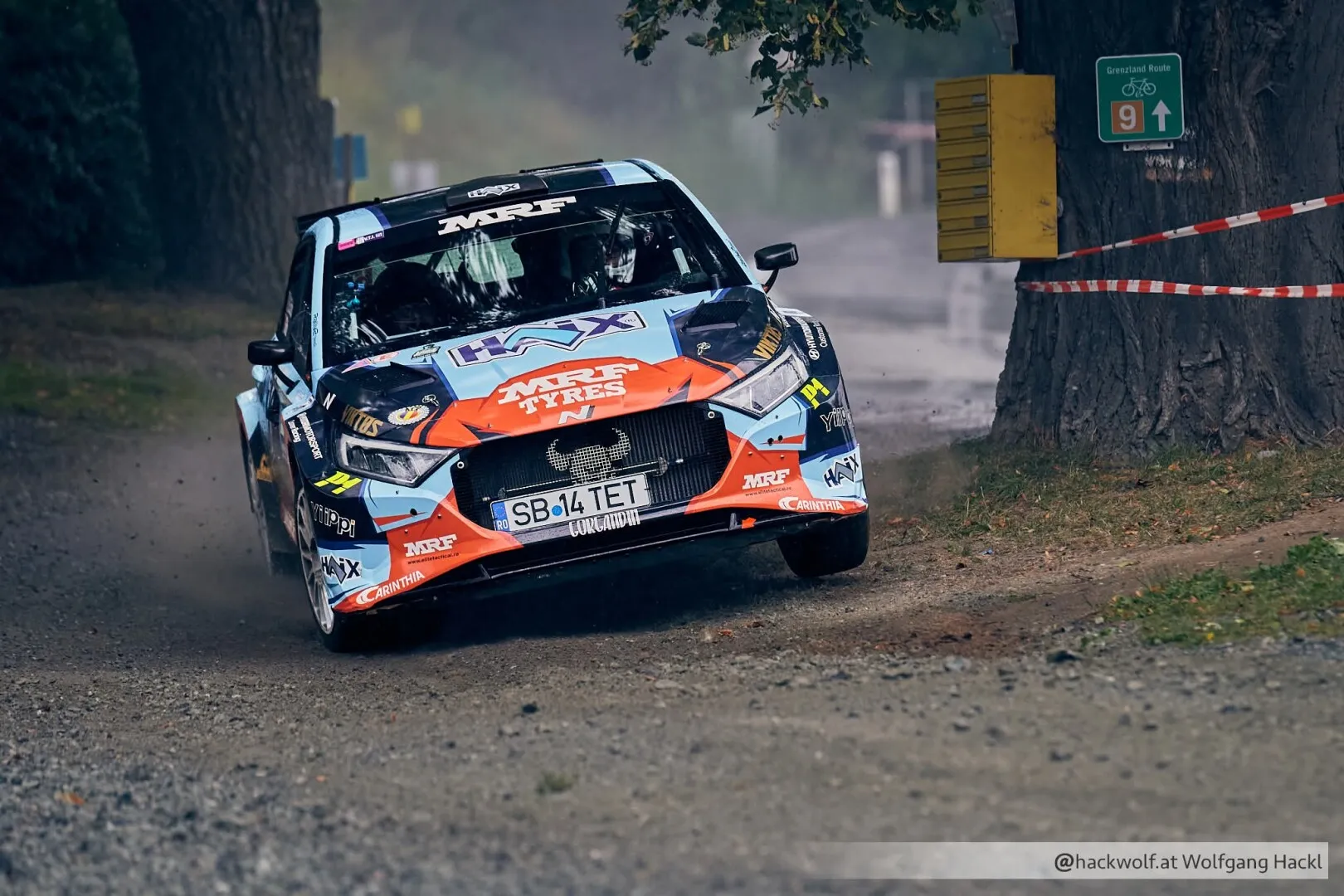Prima probă specială a Raliului Europei Centrale a fost anulată după un accident - Campionul Thierry Neuville a (…)