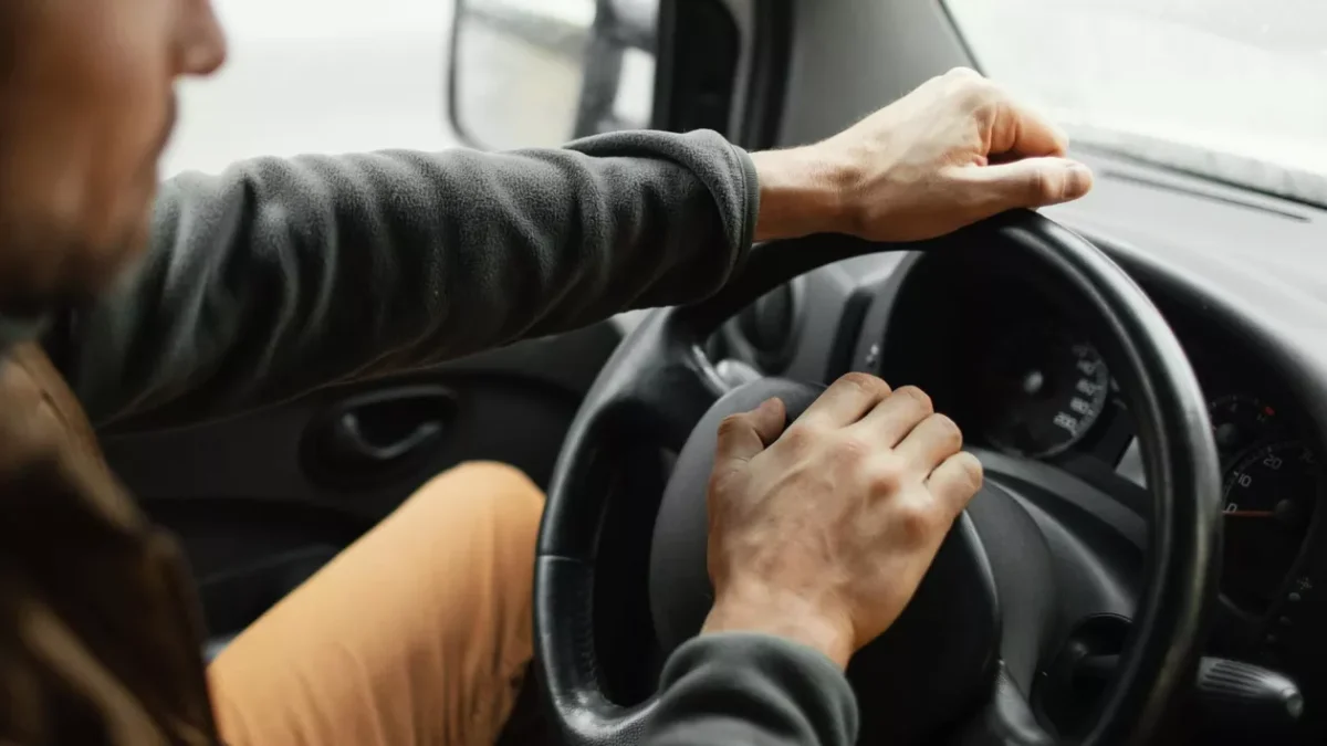 Regula pe care șoferii români o încalcă zilnic! Amenda este uriașă!